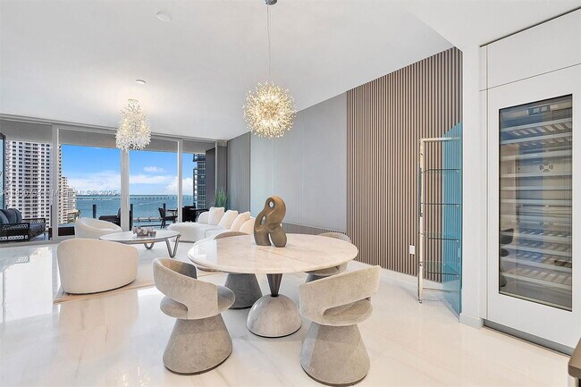 Foto del edificio - 300 Biscayne Blvd Way