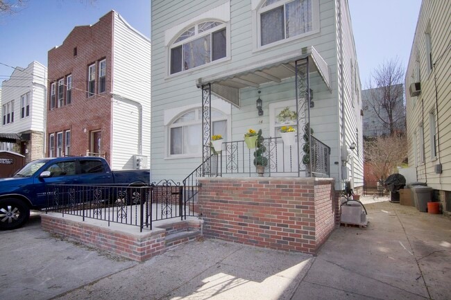 Building Photo - 16 Terrace Ave
