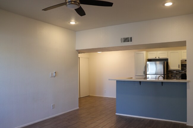 Building Photo - 2938 N 61st Pl
