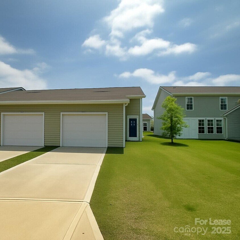 Foto del edificio - 15744 Country House St