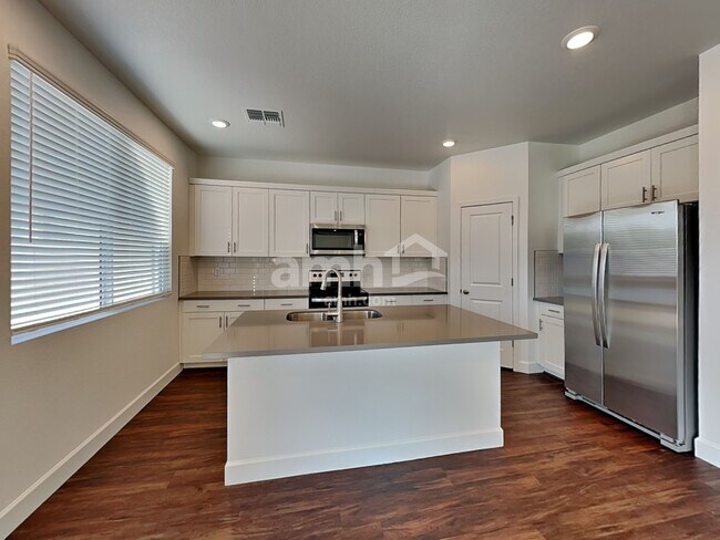 Building Photo - 4239 W St Charles Ave