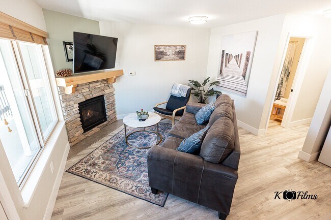 Building Photo - 360 Galaxy Ln