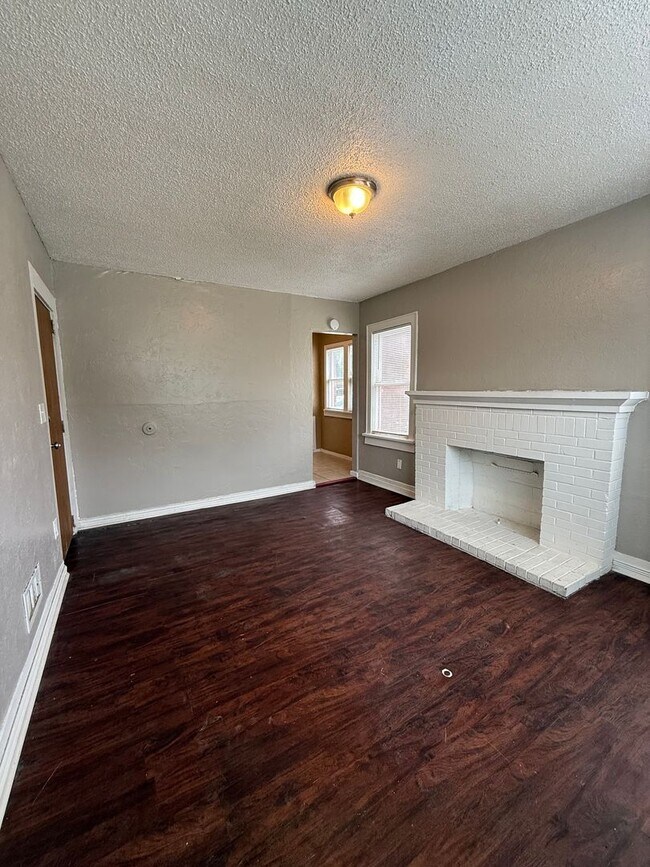 Foto del edificio - Cozy 1BR in the Heart of OKC – Walk to Plaza District