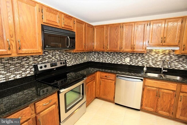 Building Photo - 4 Prairie Landing Ct