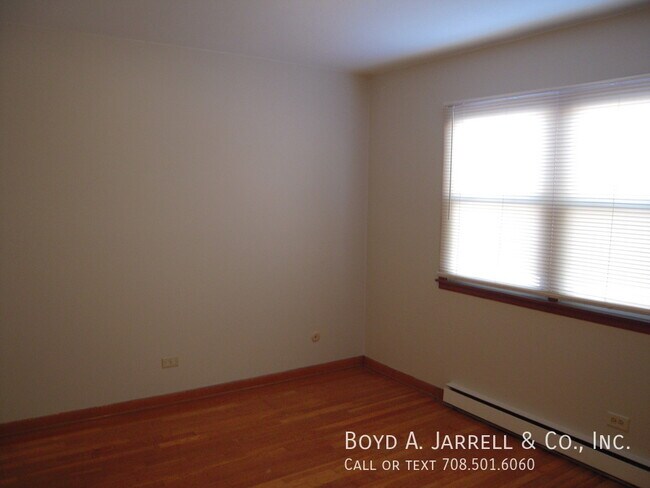 Foto del edificio - Oakwood Apartments:One Bedroom, off-street...