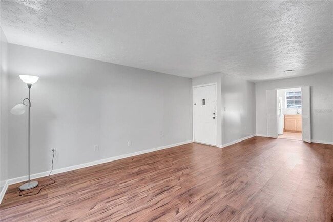 Foto del edificio - 4212 Lake Underhill Rd