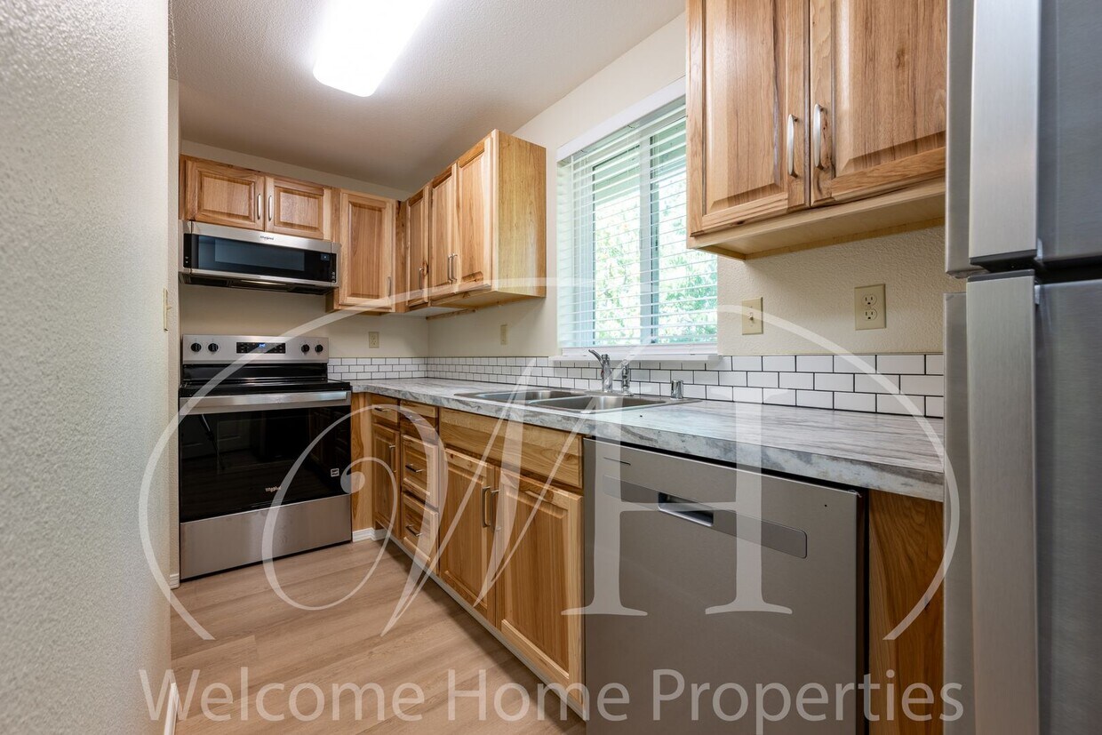 Primary Photo - 2 Bedroom Apartment with Space, Convenienc...