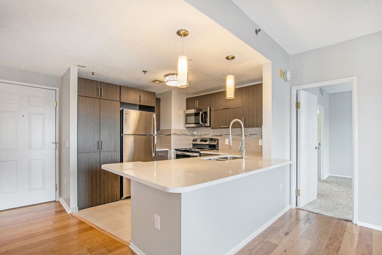 The Plaza Apartments Rentals in Grand Rapids at 201 W Fulton St Grand