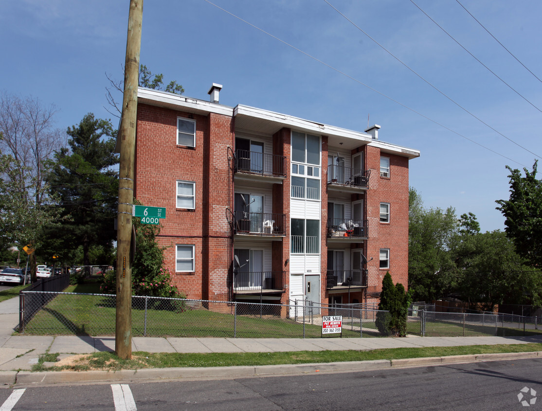 Primary Photo - 4020 6th St SE