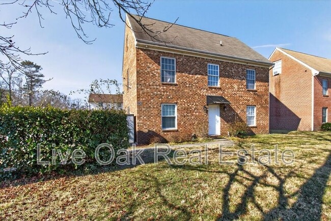 Building Photo - 1604 Parks Ave