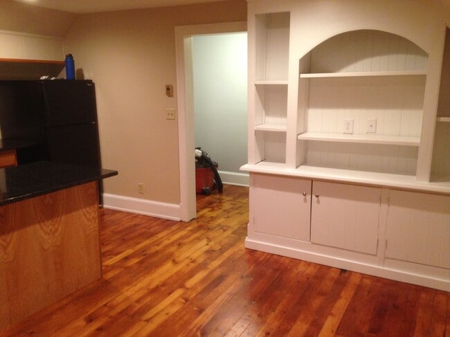 Building Photo - 3233 Bingen Rd