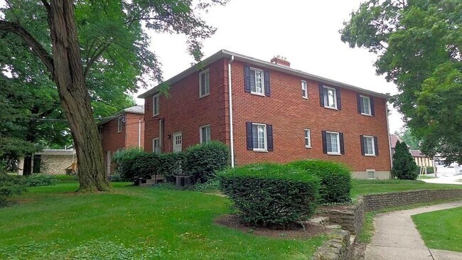 Foto del edificio - 2220 W Schantz Ave