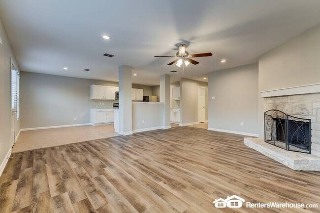 Foto del edificio - Newly renovated spacious 4 bed/2 bath, wit...