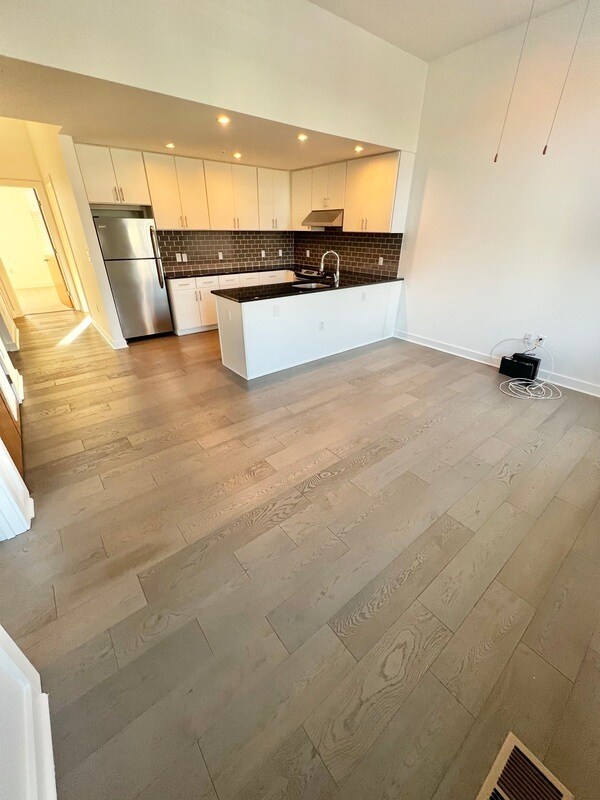 Foto del edificio - 323 N 24th St