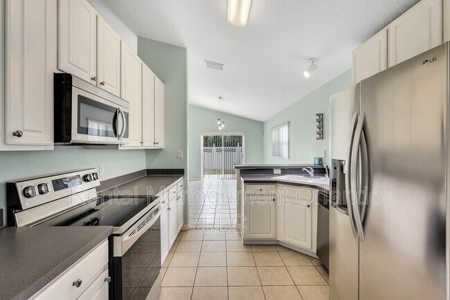Building Photo - 10744 Goldfish Cir
