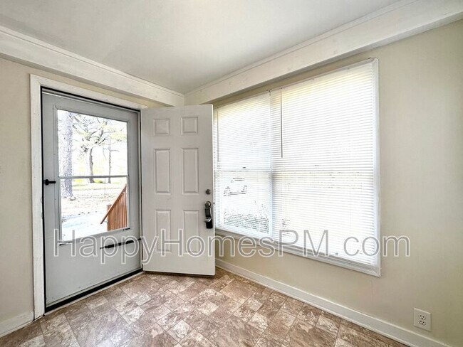 Building Photo - 2139 Pierpont Ave