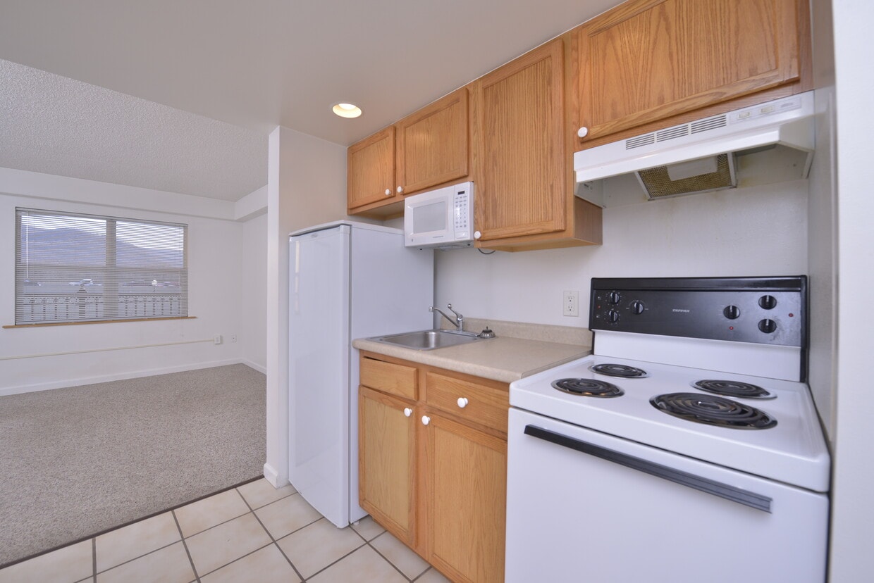 Primary Photo - 136 E Canal St