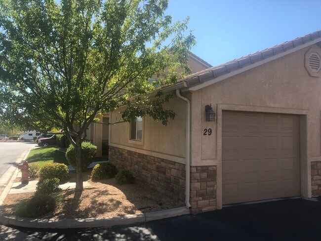 Building Photo - Skyhawk Townhome
