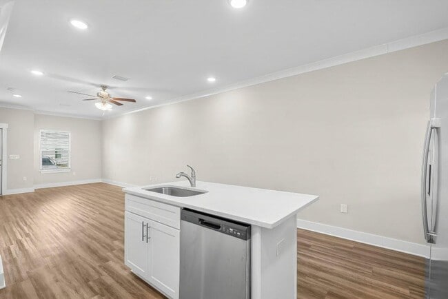 Building Photo - 284 N Sand Palm Rd