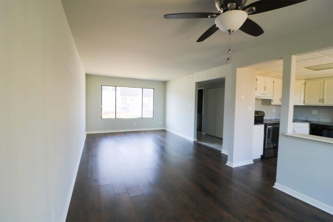 Building Photo - 314 E 60th Ct