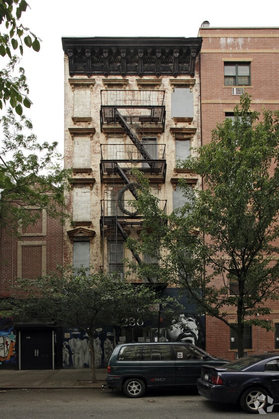 Primary Photo - 236 E Third St