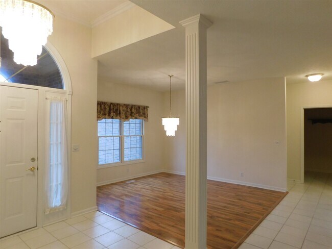 Building Photo - 6655 Oakshire Ct