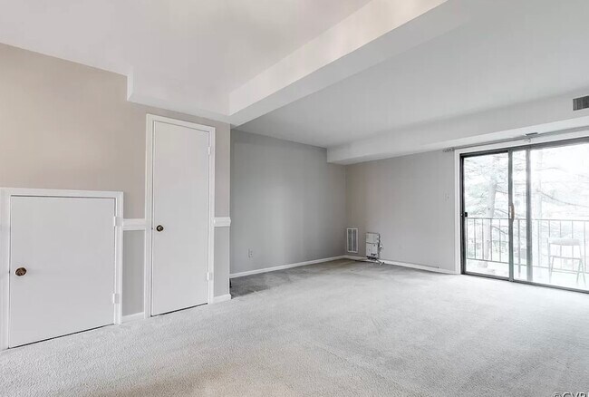 Building Photo - 1528 Americana Dr
