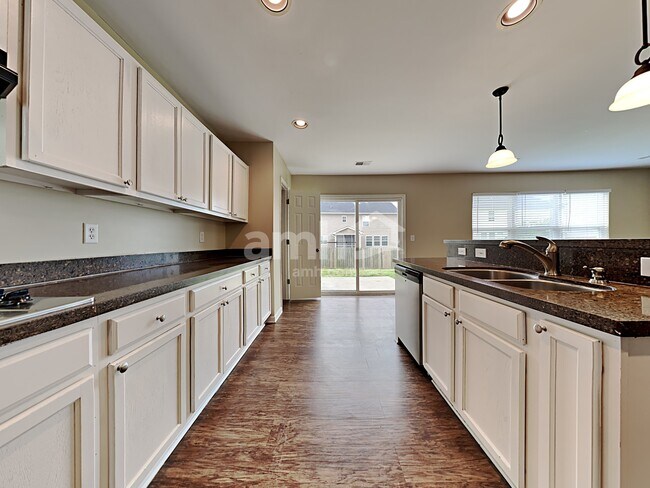 Foto del edificio - 1103 Homework Ave