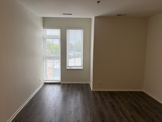 Foto del edificio - 625 Deerfield Rd