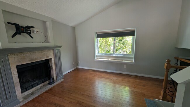 Foto del edificio - 3450 Hazelwood Ct
