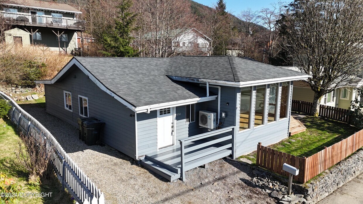 Primary Photo - 3718 Hillside Rd