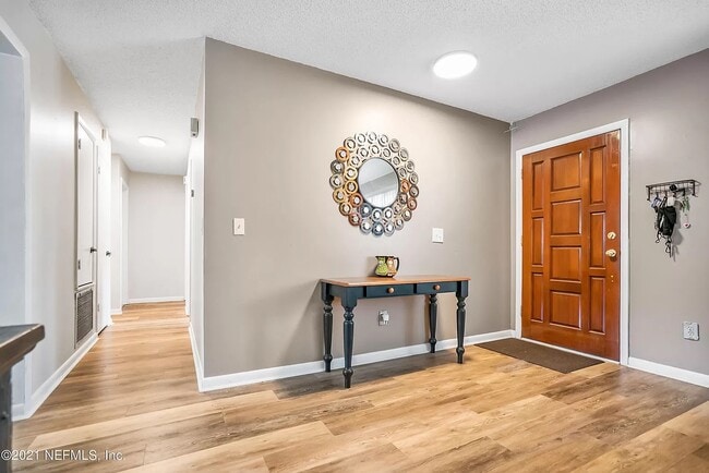 Foto del edificio - 4872 Lofty Pines Cir W