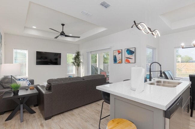 Building Photo - FOR LEASE - MODERN COMFORT MEETS PRIME LOC...