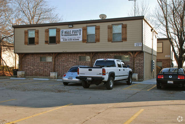 Building Photo - Eagle Point