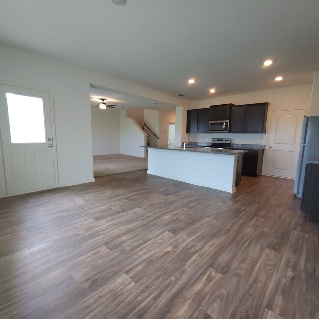 Foto del edificio - Move-In Special! SAVANNAH PLACE 4 bedroom In Converse, TX