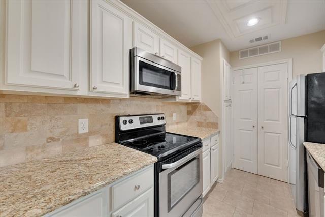 Foto del edificio - 8404 Forest Ln