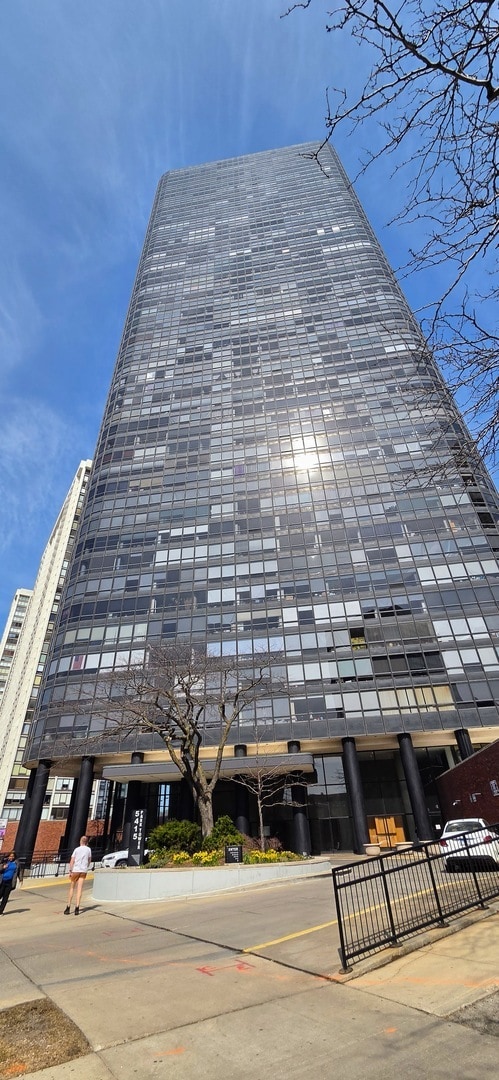 Building Photo - 5415 N Sheridan Rd