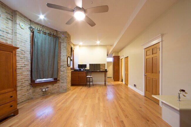 Foto del edificio - 2609 W Potomac Ave