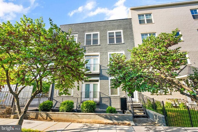 Building Photo - 1508 F St NE