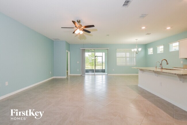 Foto del edificio - 5405 Sunshine Dr