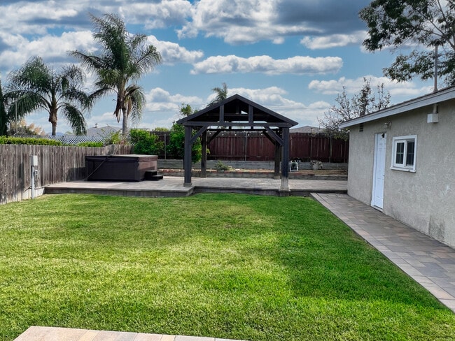 Building Photo - 8777 Cleburn Dr