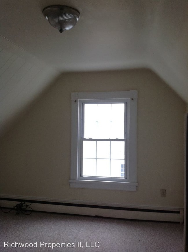 Building Photo - 381 Forest Ave