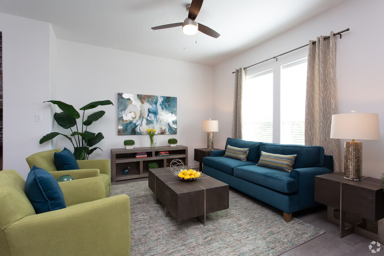 Foto principal - Trailside Oaks Townhomes and Apartments