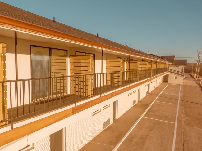 Building Photo - Mammoth Spring