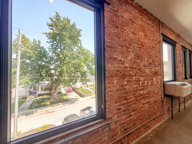 Foto del edificio - Spacious 1-Bedroom Floorplan in Little Italy