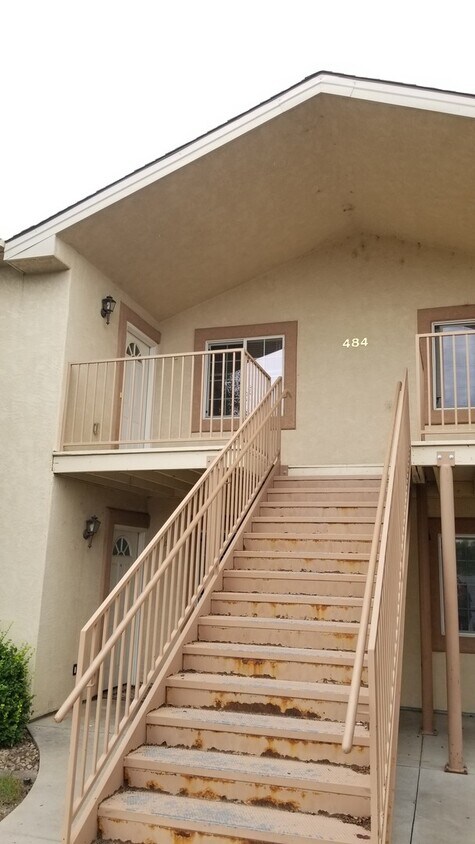 Foto principal - 3 bed 2 bath upstairs