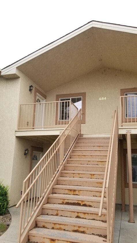 Primary Photo - 3 bed 2 bath upstairs