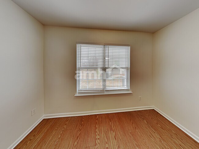Foto del edificio - 8621 Berrybrook Ln