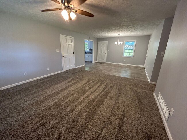 Foto del edificio - **ASK HOW YOU CAN MOVE IN WITH NO SECURITY DEPOSIT**8546 East Union Hill Rd: Ranch Home with 16x2...