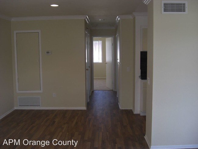 Building Photo - 2 br, 1 bath House - 1007 S. MANTLE LN. #D